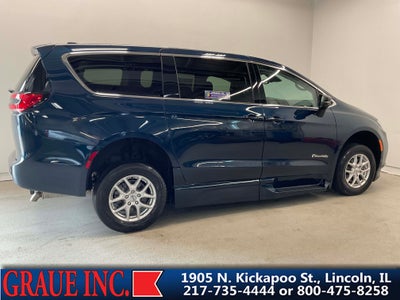 2024 Chrysler Pacifica Touring L