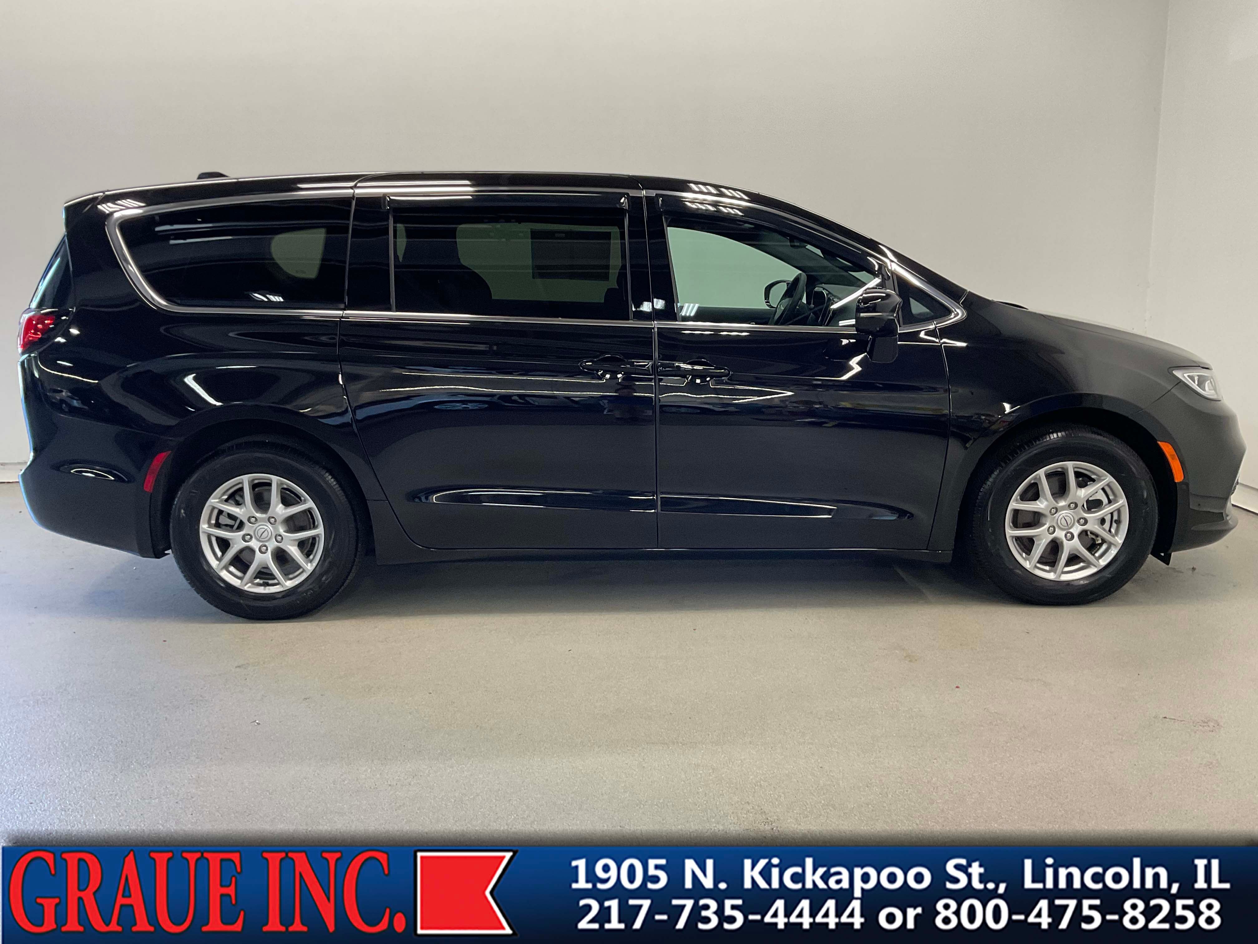 2026 Chrysler Pacifica Select