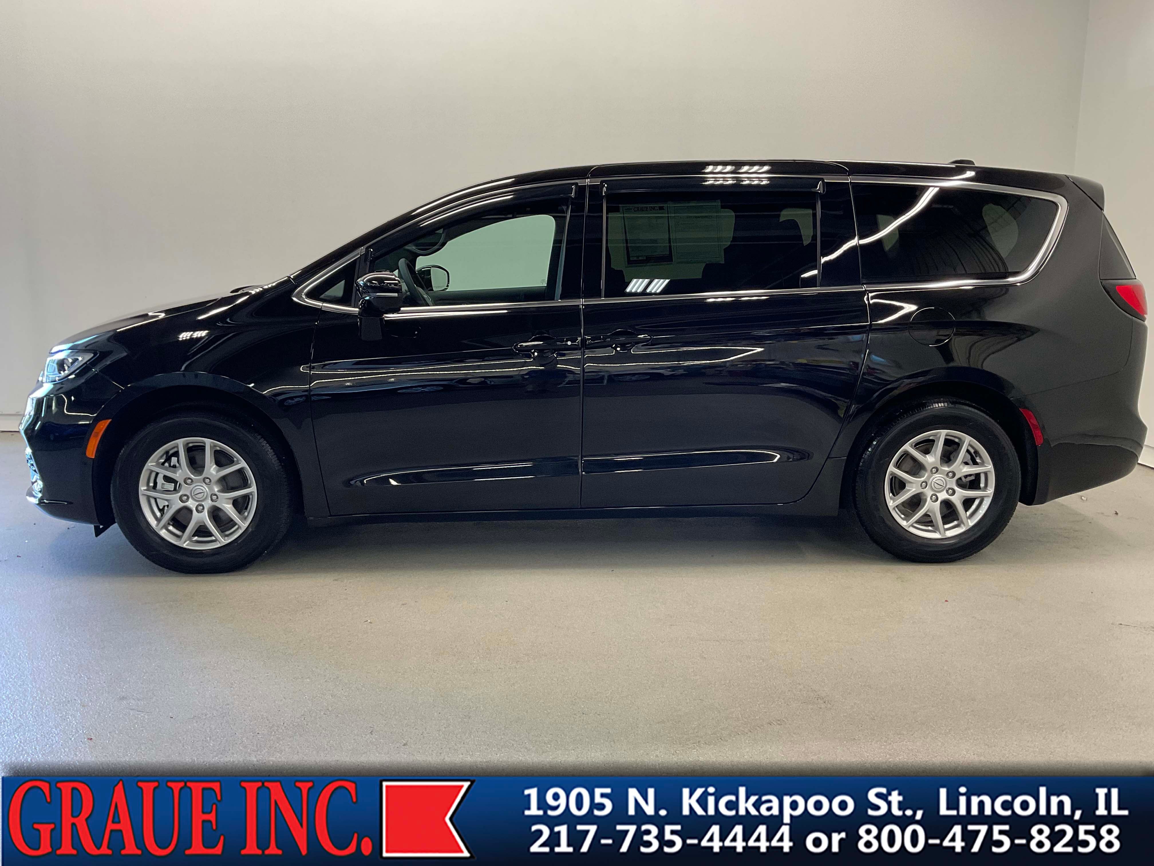 2026 Chrysler Pacifica Select