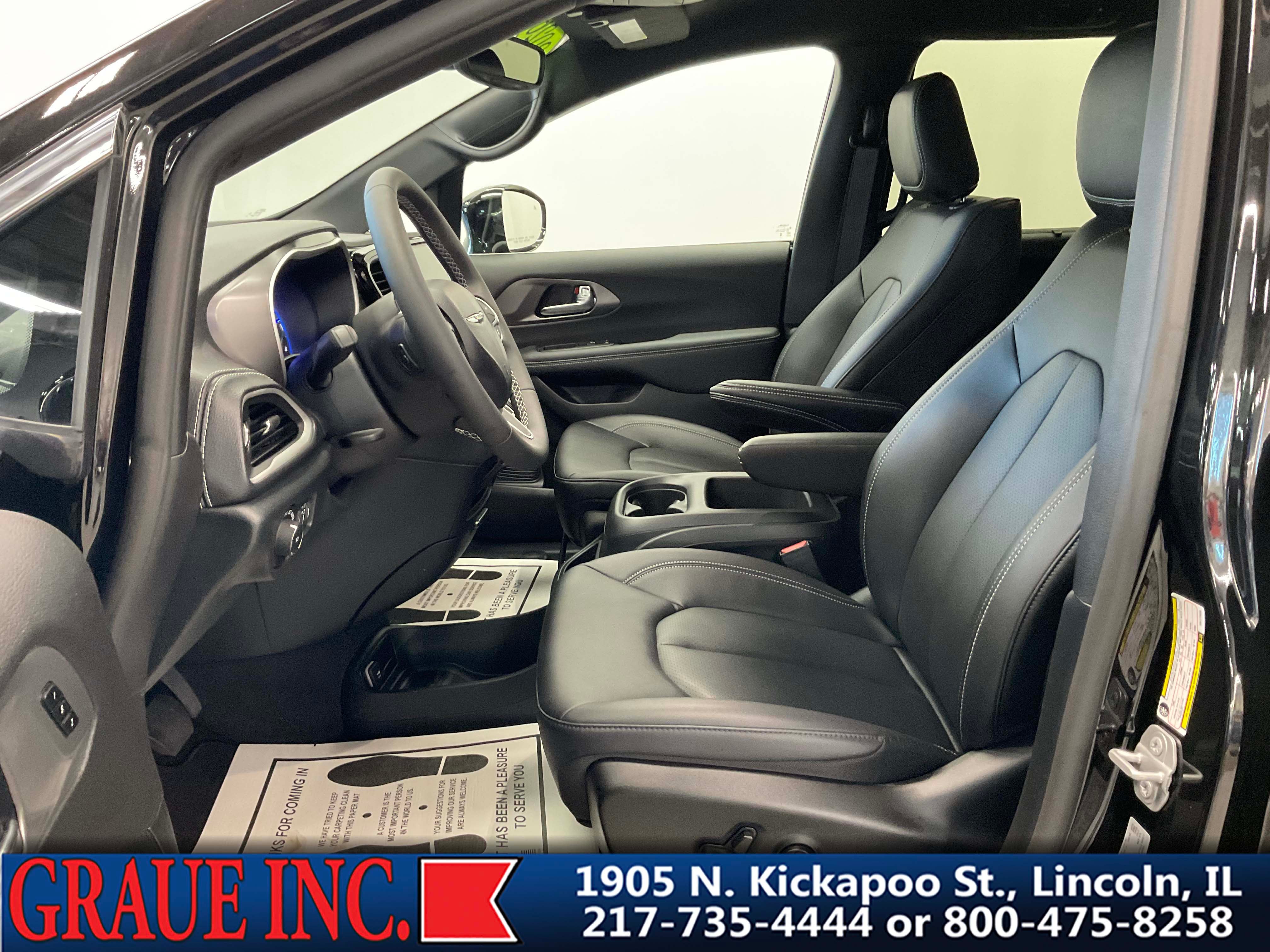 2026 Chrysler Pacifica Select