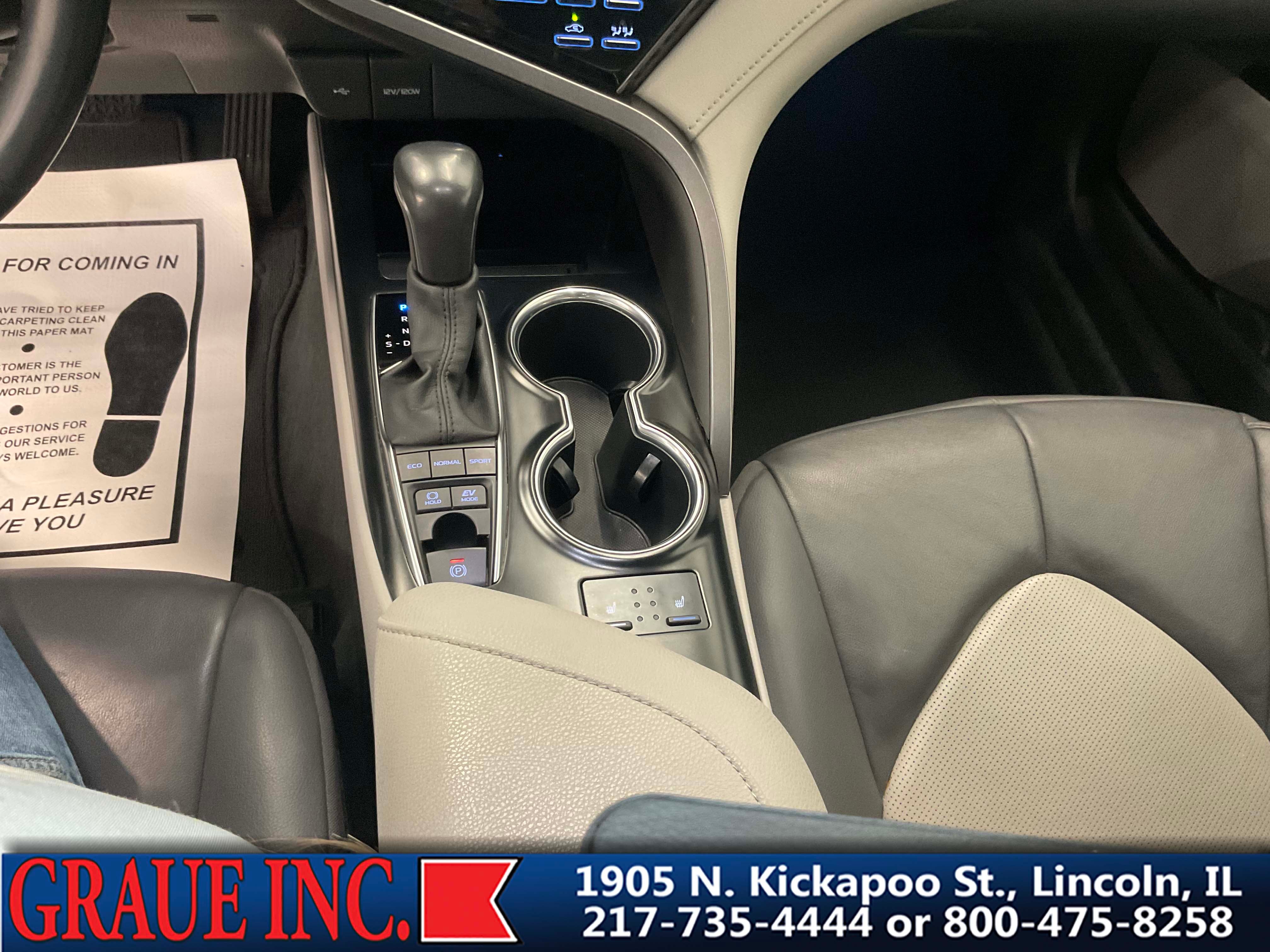 2020 Toyota Camry Hybrid XLE